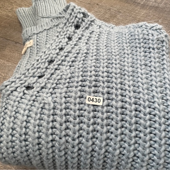 La Hearts Heather Gray V-Neck Sweater - Picture 11 of 11